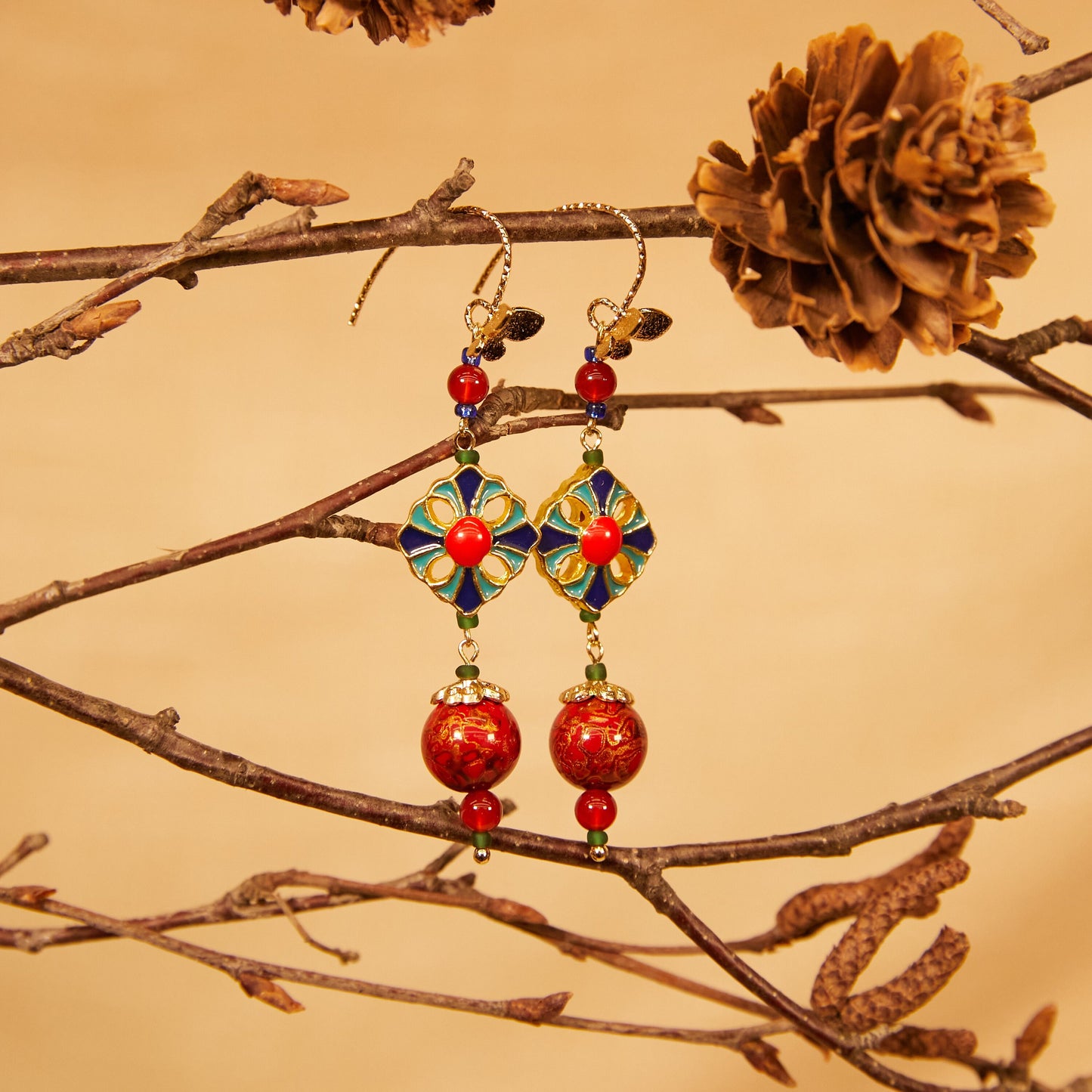 Jewelry/Lacquer earrings (6.8cm X 1.0cm)/lucky red ball flower