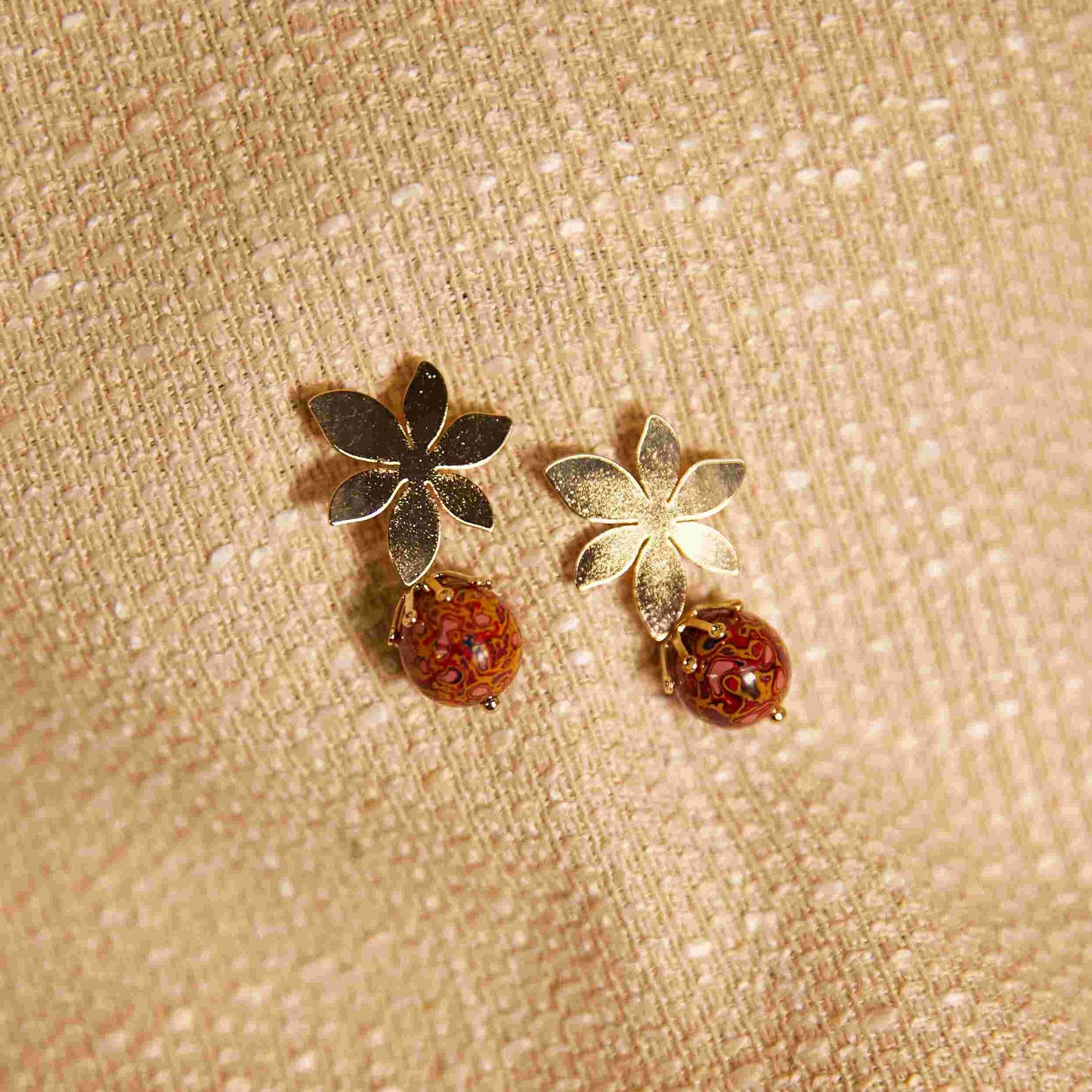 Jewelry/Lacquer earrings (3cm X 1cm X 1cm)/grain rain red ball