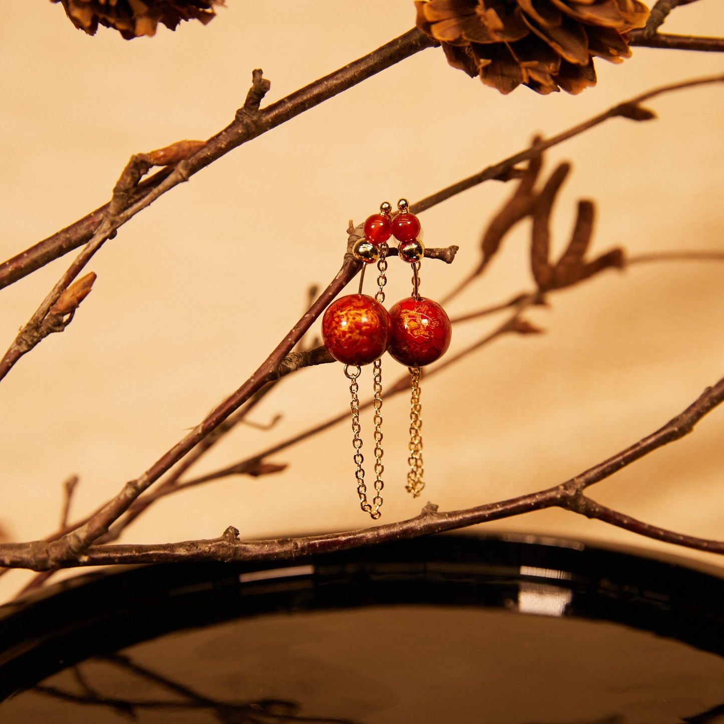 Jewelry/Lacquer earrings (5.9cm X 1.0cm)/lucky red ball