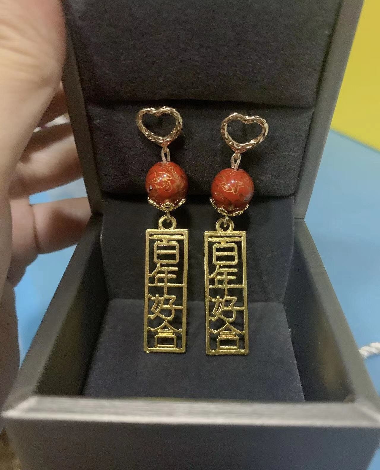 Jewelry/Lacquer earrings "LOVE FOR 100 YEARS"/lucky red ball