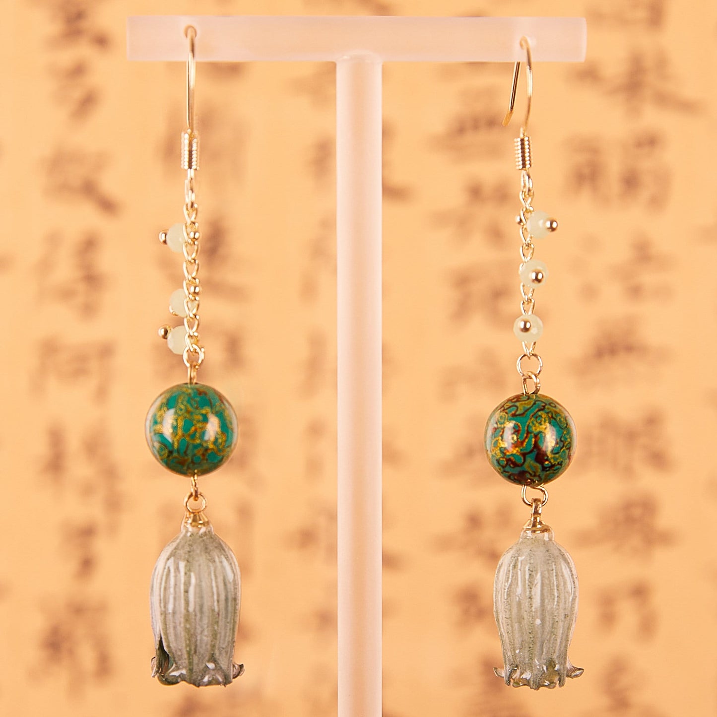 Jewelry/Lacquer earrings (6.3cm X 1.0cm)/Green Lacquer ball with preserved fresh flower/18K gold filled