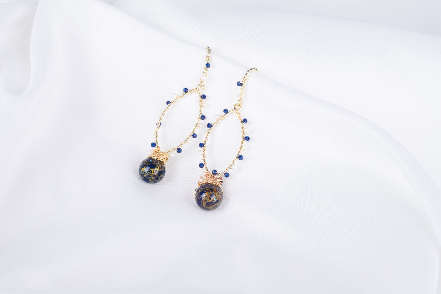 Jewelry/Lacquer earrings (6.0cm X 1.0cm)/Lacquer ball/Natural pearls/18K gold plated/Blue and gold